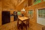 Cozy 1 bedroom cabin with dining room for 4