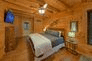 4 Bedroom Cabin With King Bed 